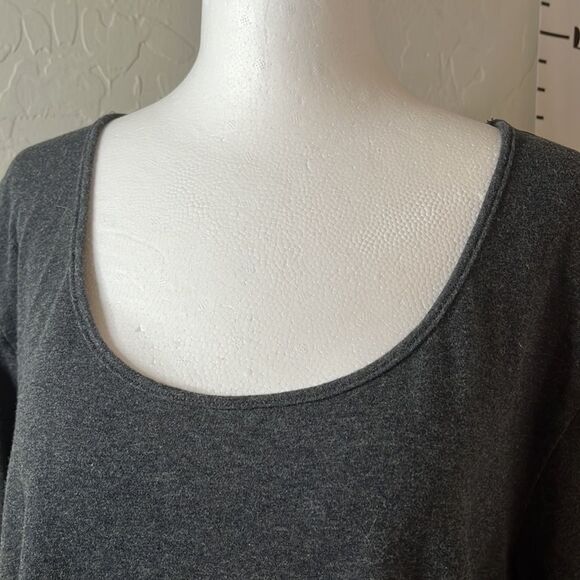 𝅺caren Sport gray short sleeve T-shirt lace embellished sleeves scoop neck SZ 3X - Picture 2 of 8